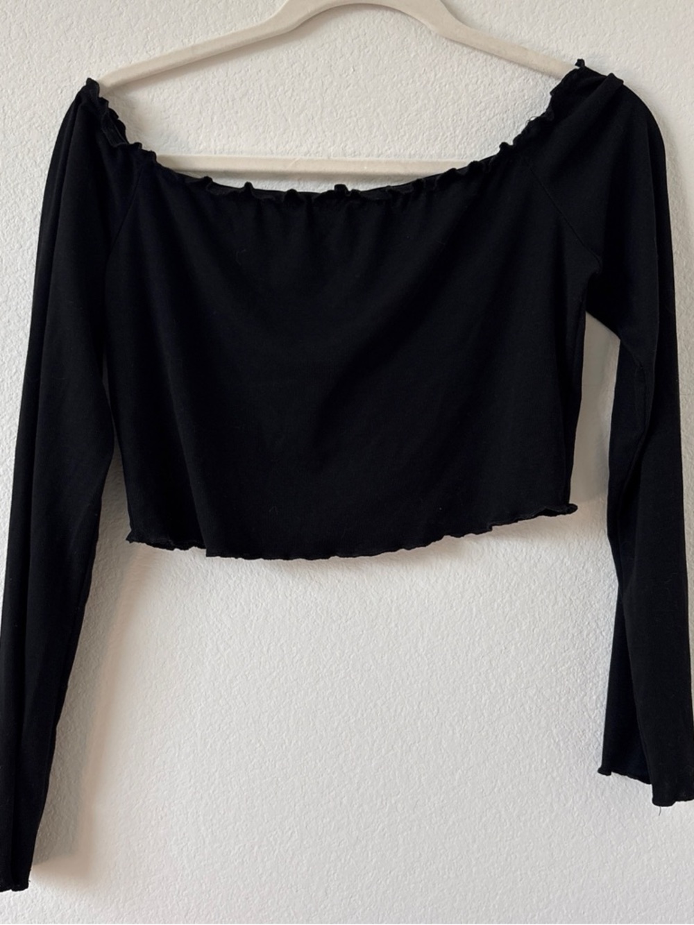 SHEIN Black Off-the-Shoulder Long Sleeve Crop Top
